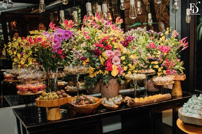 casamento diurno almoço no le bistrot gourmet em porto alegre e recepção na estância das oliveiras em viamão por life eventos especiais decoração colorida vibrante sofisticada mesa de doces