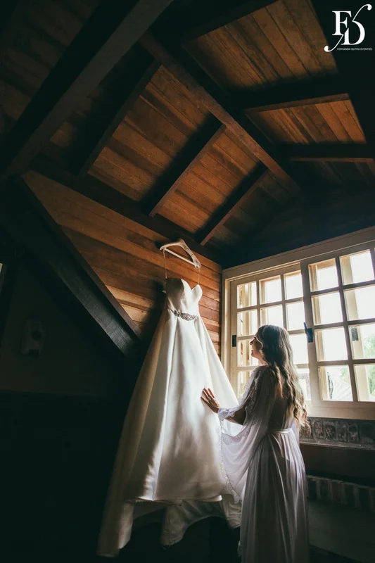 casamento realizado no alto da capela em porto alegre por life eventos especiais com cerimônia ao ar livre decoração despojada em tons terrosos e uma parede de donuts para a alegria dos convidados