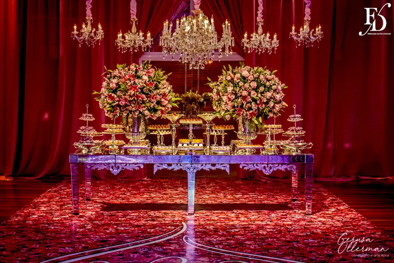 casamento com cerimônia na basílica nossa senhora das dores em porto alegre e festa na casa vetro com decoração luxuosa sofisticada exuberante em tons de rosa com parede de flores com organização projeto e cerimonial de life eventos especiais cerimonialista de casamentos em porto alegre