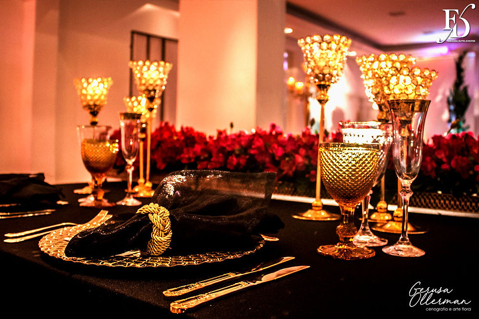 casamento com cerimônia na Igreja São Pedro, em Porto Alegre, e festa e recepção no Maison Carlos Gomes, em Porto Alegre, com decoração luxuosa, sofisticada, elegante e exuberante, em preto dourado e vermelho marsala por life eventos especiais cerimonialista em porto alegre