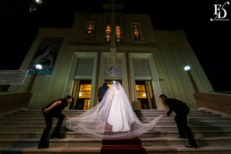 casamento com cerimônia na igreja santa teresinha do menino jesus e festa e recepção na casa vetro em Porto Alegre com organização e cerimonial de fernanda dutra da life eventos especiais cerimonialista em porto alegre