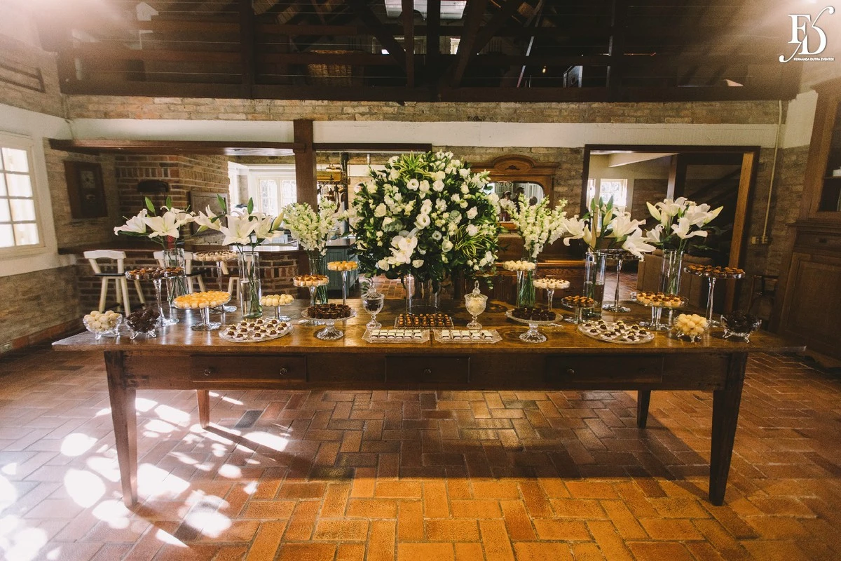 casamento com cerimônia ao ar livre em porto alegre casamento no alto da capela com decoração afetiva e delicada por life eventos especiais mesa de doces
