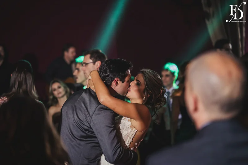 casamento com cerimônia no salão da casa vetro em porto alegre com decoração sofisticada luxuosa requintada com inspiração francesa por life eventos especiais cerimonialista em porto alegre especializada em casamento