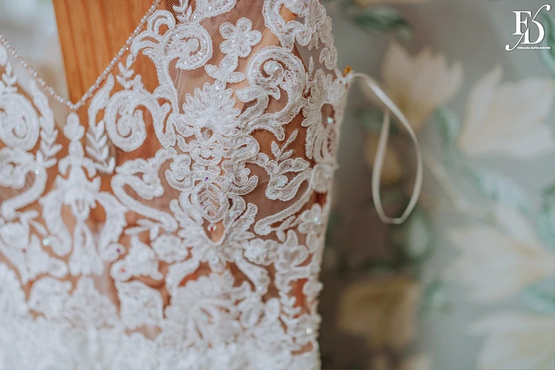 casamento judaico realizado no sítio da figueira em porto alegre com decoração exuberante botânica tropical festa linda com passarela de espelho cerimônia de casamento ao ar livre por life eventos especiais cerimonialista em porto alegre organização de casamentos