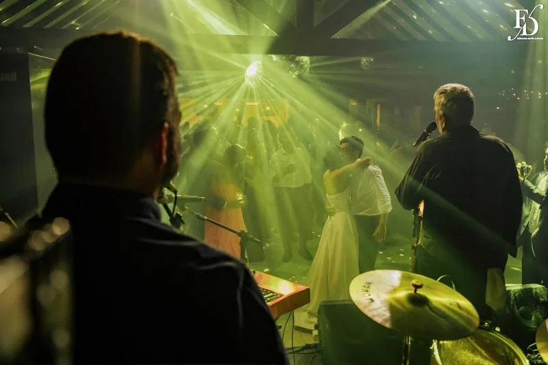 casamento no alto da capela em porto alegre com decoração elegante sofisticada delicada em verde e branco por life eventos especiais tonho croco tributo ao tim maia casamento