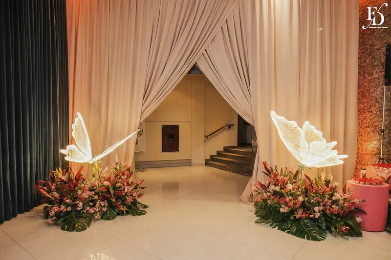 receptivo entrada festa de 15 anos na praça dos fundadores do gnu grêmio náutico união com temática de jardim com borboletas