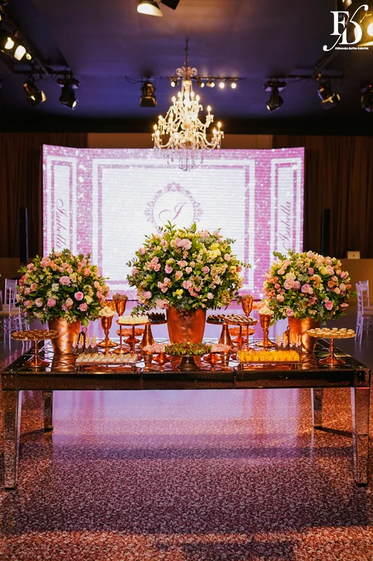 festa de aniversario de 15 anos realizada no party room em porto alegre com organização projeto de decoração e cerimonial de life eventos especiais cerimonialista em porto alegre