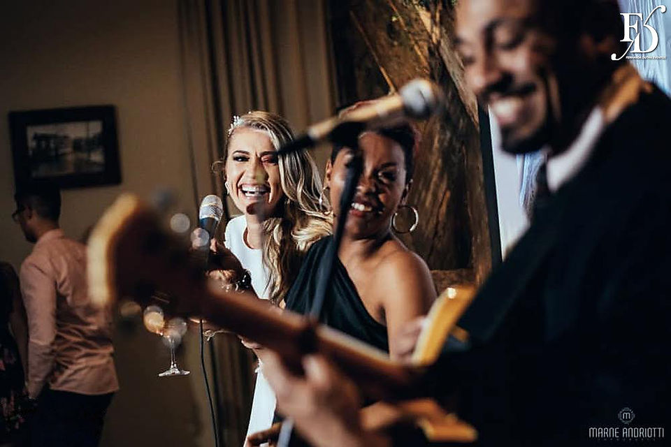 casamento estilo mini wedding para 28 convidados realizado na vinhos do mundo da getulio vargas em porto alegre com decoração colonial estilo casamento na vinicola com uvas pipas e trigo estilo rústico com cerimônia e recepção no mesmo local por life eventos especiais
