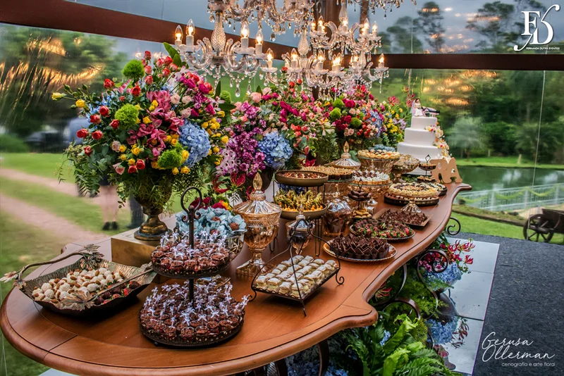 casamento diurno estilo destination wedding realizado em ivoti no interior do rs com cerimônia ao ar livre e recepção no salão principal do espaço da torre com decoração boho chic colorida botânica em tons de azul por life eventos especiais assessoria e cerimonial de casamentos em porto alegre