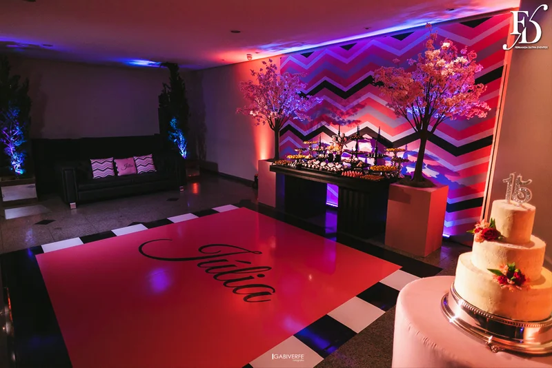 festa de aniversário de 15 anos em porto alegre realizada no foyer em grêmio náutico união gnu com decoração linda e moderna por life eventos especiais cerimonialista em porto alegre