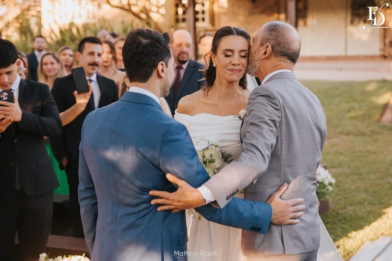casamento elegante e sofisticado no alto da capela em porto alegre com decoração botânica greenery em verde e branco por life eventos especiais