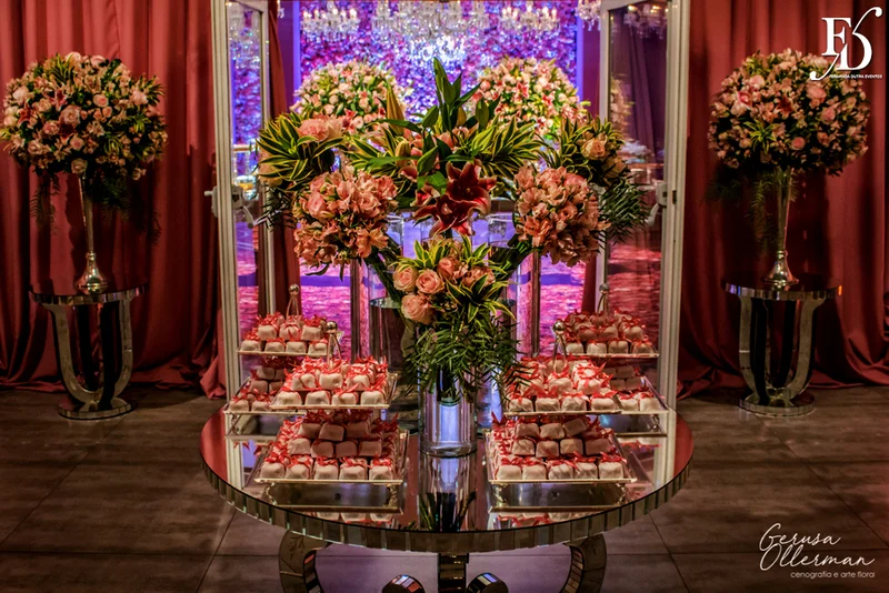 casamento com cerimônia na basílica nossa senhora das dores em porto alegre e festa na casa vetro com decoração luxuosa sofisticada exuberante em tons de rosa com parede de flores com organização projeto e cerimonial de life eventos especiais cerimonialista de casamentos em porto alegre