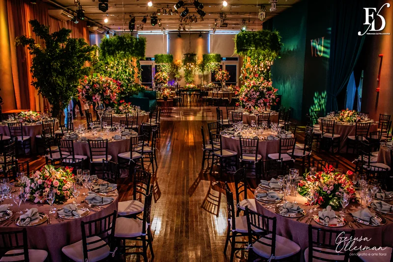 casamento com cerimônia na igreja santa teresinha do menino jesus e festa e recepção na casa vetro em Porto Alegre com organização e cerimonial de fernanda dutra da life eventos especiais cerimonialista em porto alegre