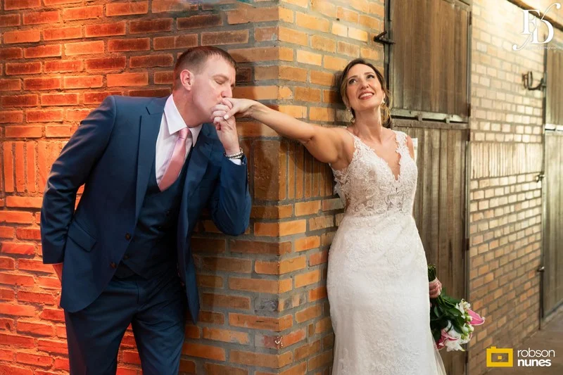 casamento destination wedding no Espaço Paraíso em Porto Alegre Alvorada Viamão noivo americano e noiva brasileira equipe bilingue de cerimonial evento com decoração romântida elegante e sofisticada em tons de rosa