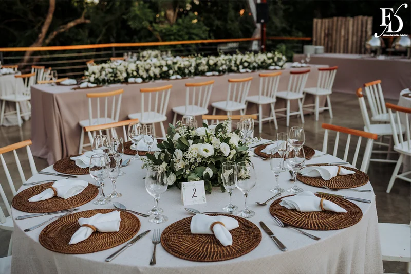 casamento realizado na casa na chácara em porto alegre mini-wedding intimista para 40 convidados com decoração clássica e elegante em branco e verde por life eventos especiais cerimonialistas em porto alegre