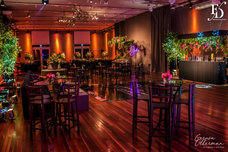 festa de formatura em arquitetura e urbanismo pela pucrs realizada na casa vetro em porto alegre com decoração elegante moderna e sofisticada por life eventos especiais cerimonialista em porto alegre