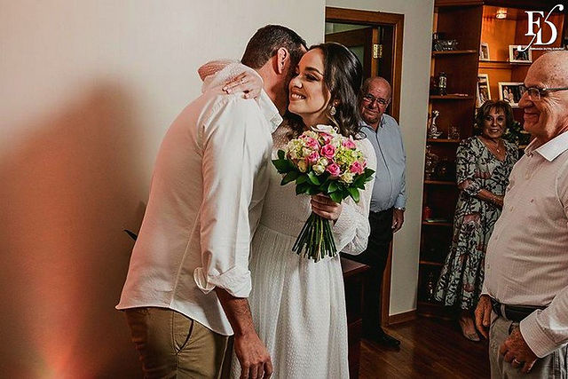 casamento em casa estilo home wedding para 11 convidados com decoração clássica aconchegante em branco por life eventos especiais cerimonialista em porto alegre