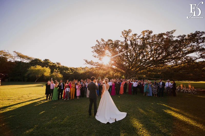 casamento diurno estilo europeu realizado no alto da capela em porto alegre no formato destination wedding com organizacao de life eventos especiais casamento de luxo em porto alegre com decoração luxuosa e clássica