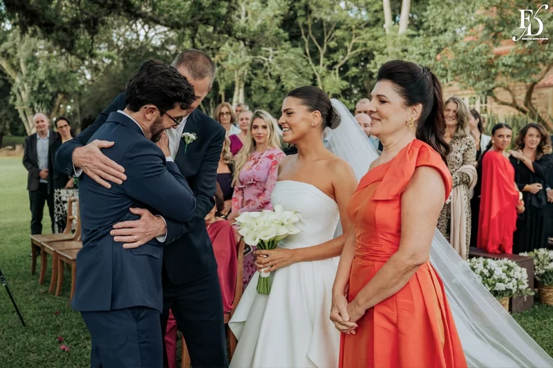 casamento no alto da capela em porto alegre com decoração elegante sofisticada delicada em verde e branco por life eventos especiais cerimônia ao ar livre