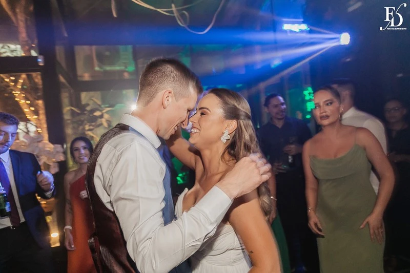 casamento no dry moments & drinks em porto alegre decoração moderna clean e sofisticada com copo de leite