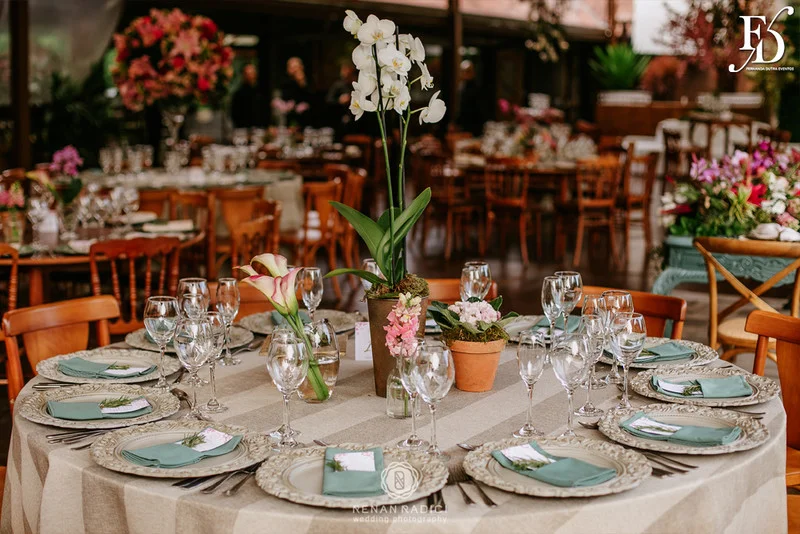 casamento diurno realizado em porto alegre rs no alto da capela por life eventos especiais cerimonialista wedding planner especializada em casamentos de alto padrão em porto alegre decoração boho chic botânica em tons de nude rosa e verde por life eventos especiais