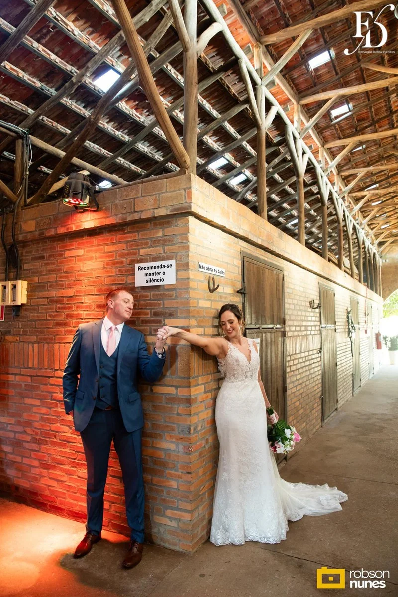 casamento destination wedding no Espaço Paraíso em Porto Alegre Alvorada Viamão noivo americano e noiva brasileira equipe bilingue de cerimonial evento com decoração romântida elegante e sofisticada em tons de rosa