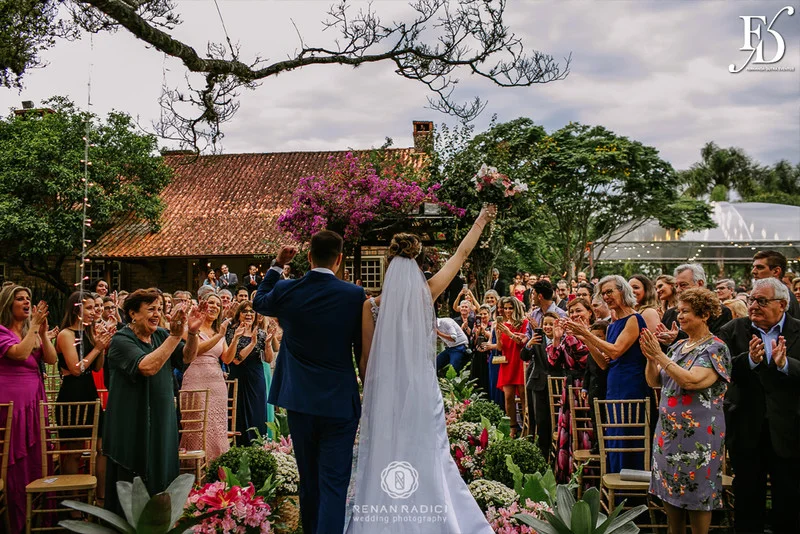casamento diurno realizado em porto alegre rs no alto da capela por life eventos especiais cerimonialista wedding planner especializada em casamentos de alto padrão em porto alegre decoração boho chic botânica em tons de nude rosa e verde por life eventos especiais
