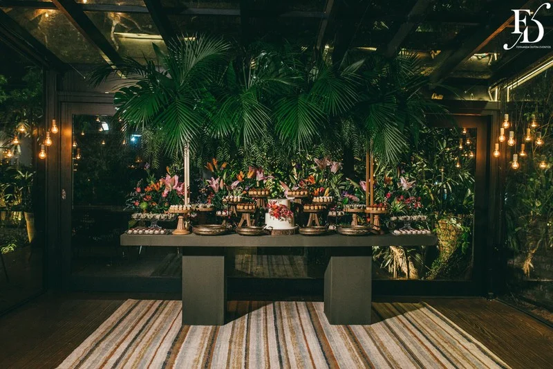 casamento realizado na igreja santa cecília em porto alegre e recepção no le bistrot gourmet com decoração colorida vibrante tropical por life eventos especiais cerimonialista de casamento em porto alegre