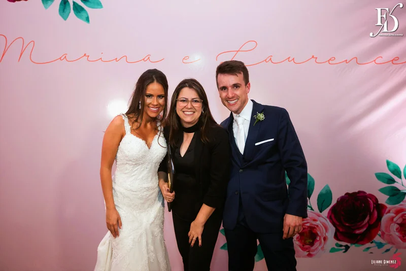 casamento com cerimônia na igreja santa teresinha da josé bonifácio em porto alegre e santissimo sacramento e recepção no salão dos espelhos do clube do comércio na andradas por life eventos especiais com decoração elegante sofisticada e luxuosa em porto alegre assessoria e cerimonial de eventos fernanda dutra cerimonialista