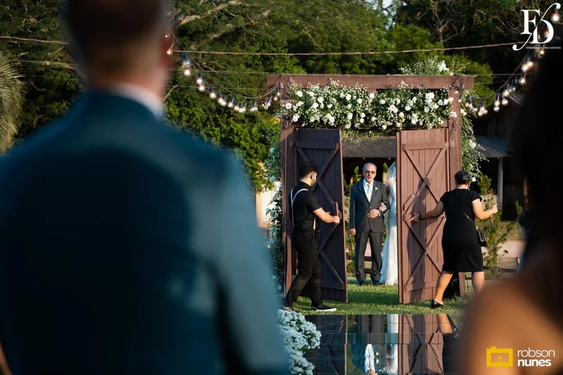 casamento destination wedding no Espaço Paraíso em Porto Alegre Alvorada Viamão noivo americano e noiva brasileira equipe bilingue de cerimonial evento com decoração romântida elegante e sofisticada em tons de rosa