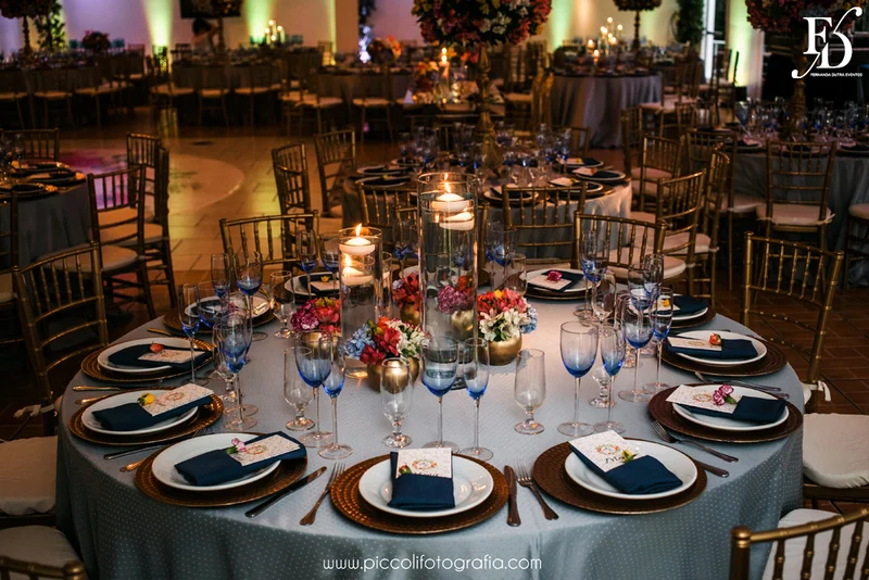 casamento diurno estilo destination wedding realizado em ivoti no interior do rs com cerimônia ao ar livre e recepção no salão principal do espaço da torre com decoração boho chic colorida botânica em tons de azul por life eventos especiais assessoria e cerimonial de casamentos em porto alegre