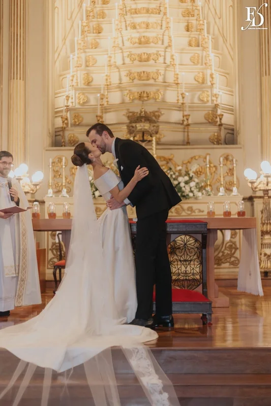 casamento igreja basílica nossa senhora das dores beijo dos noivos
