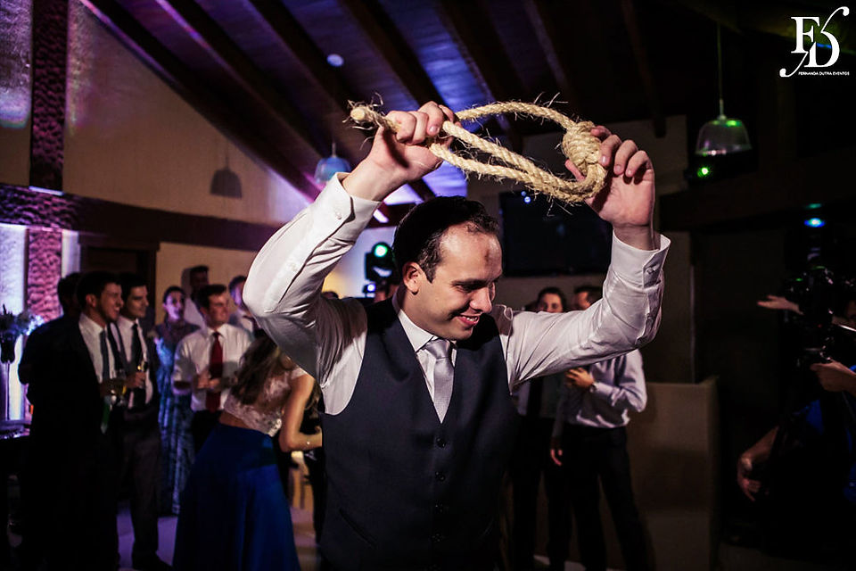 casamento com cerimônia e recepção no salão de festas da praia da vila do barco dentro do condomínio terraville em porto alegre home wedding casamento no condomínio casamento em casa em porto alegre mini wedding com decoração sofisticada luxuosa chique elegante em mobiliário de espelho dourado branco e cristais por life eventos especiais cerimonialista para casamento em porto alegre