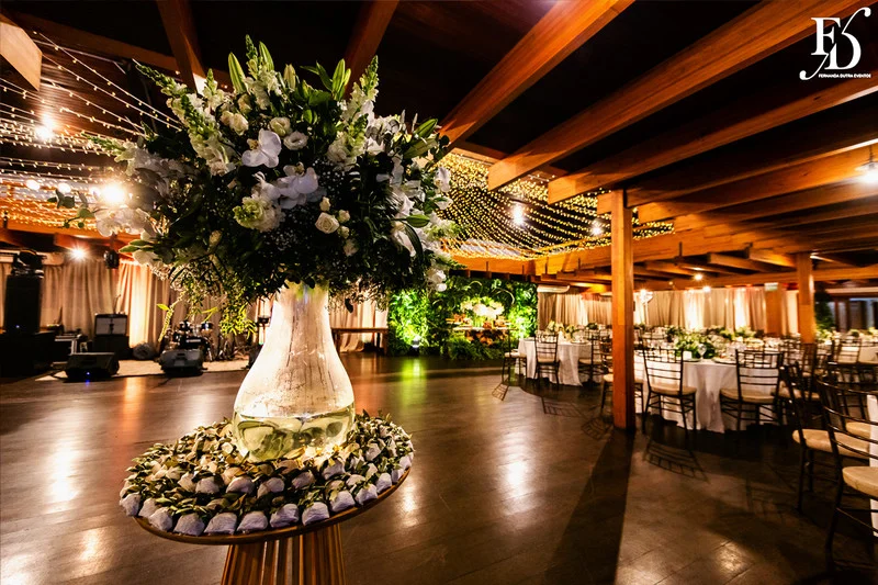 casamento a beira do rio guaiba em porto alegre no clube veleiros do sul com decoração botânica greenery sofisticada moderna e elegante por life eventos especiais assessoria e cerimonial de casamento em porto alegre casamentos de luxo