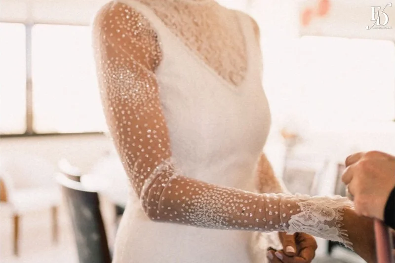 casamento com cerimônia na igreja sagrado coração de jesus em porto alegre e recepção elegante e intimista no le bistrot gourmet com decoração em verde, branco e prata