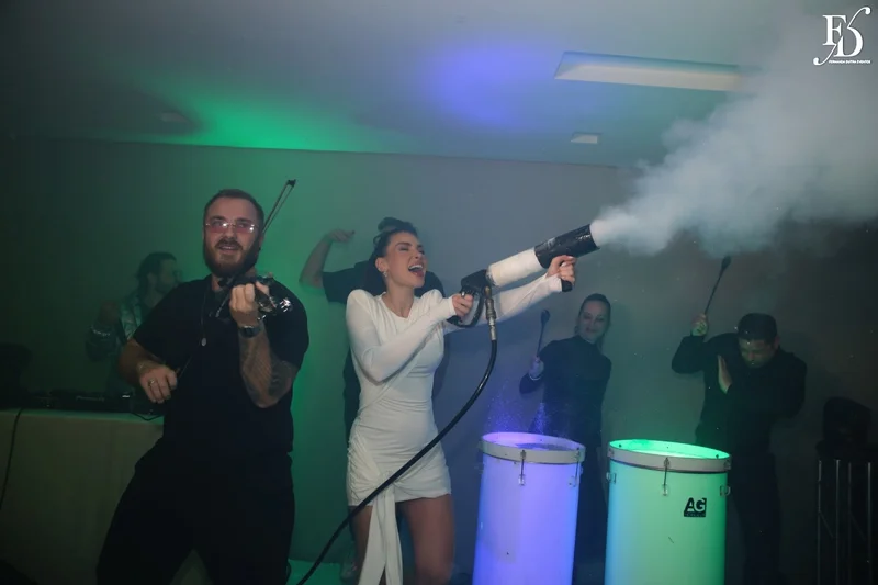 festa de aniversário de leissa hertzog com tema luz e sombra realizado no rossi parque panamby em porto alegre com decoração elegante e sofisticada