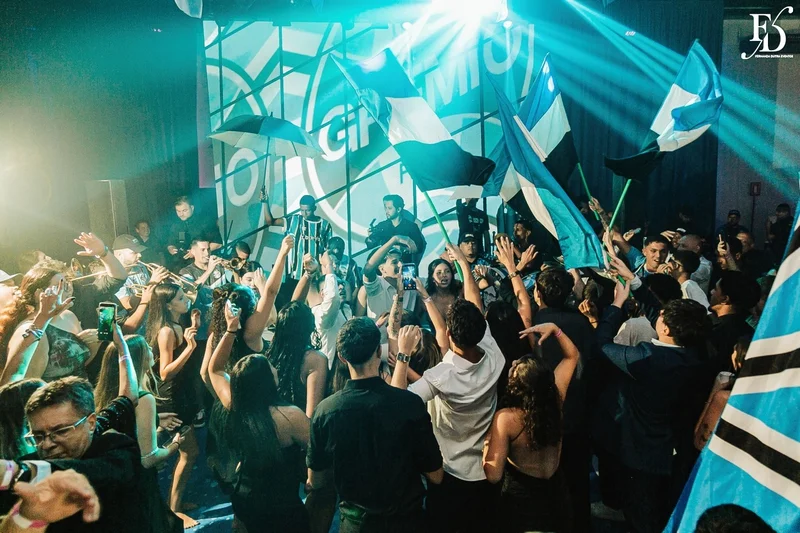 festa de 15 anos porto alegre na casa vetro com tema de aurora boreal banda da geral do gremio