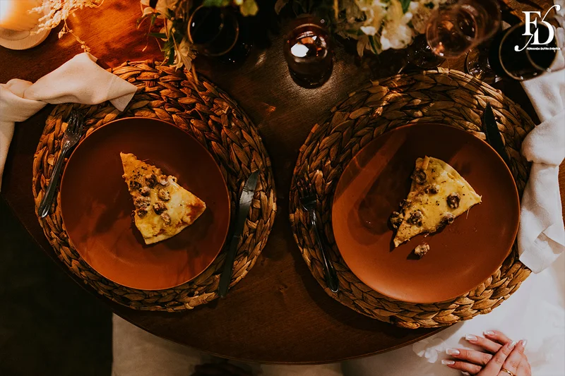 casamento divertido e animado na casa na chácara, em porto alegre; um casal jovem, despojado, que queria celebrar esse momento com um rodízio de pizza - casamento com pizza - decoração estilo boho wedding em tons terrosos cerimonial de life eventos especiais