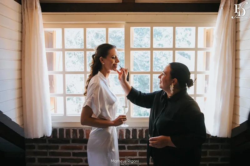 casamento elegante e sofisticado no alto da capela em porto alegre com decoração botânica greenery em verde e branco por life eventos especiais