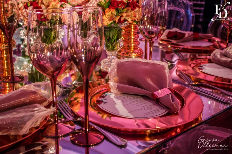 casamento com cerimônia na igreja santa teresinha da josé bonifácio em porto alegre e santissimo sacramento e recepção no salão dos espelhos do clube do comércio na andradas por life eventos especiais com decoração elegante sofisticada e luxuosa em porto alegre assessoria e cerimonial de eventos