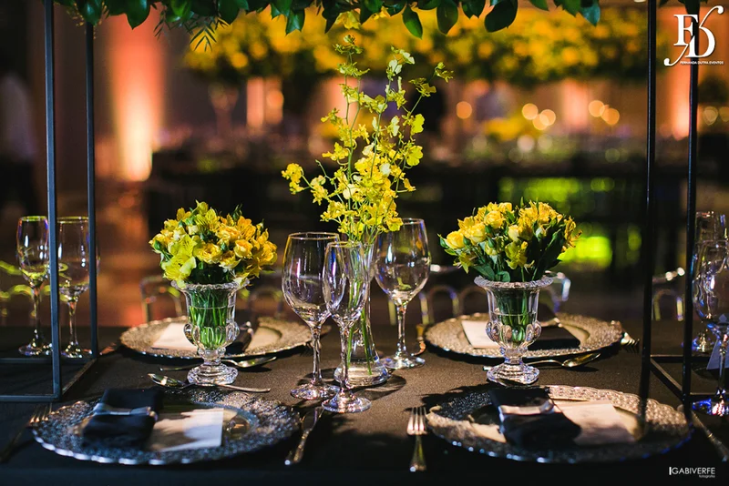 casamento com cerimônia na igreja são josé la salle em canoas rs e recepção na lalux casa de festas com decoração moderna sofisticada elegante em amarelo cinza e preto por life eventos especiais assessoria e organização de casamentos em porto alegre