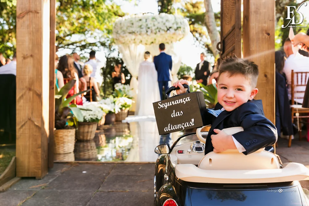 casamento do goleiro brenno do grêmio de porto alegre com a linda victoria fogazzi com uma cerimônia ao ar livre em porto alegre num lindo entardecer de verão e recepção em tons de marsala no salão principal da sede campestre da associação do ministério público por life eventos especiais cerimonialista em porto alegre