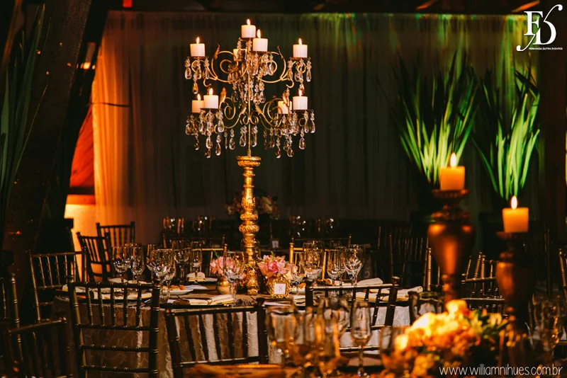 casamento luxuoso no clube veleiros do sul em porto alegre com decoração em dourado fechamento do teto em voil e espelhos venezianos cerimônia na igreja santa teresinha e santíssimo sacramento na redenção com organização e cerimonial de fernanda dutra da life eventos especiais organizadora de eventos em porto alegre