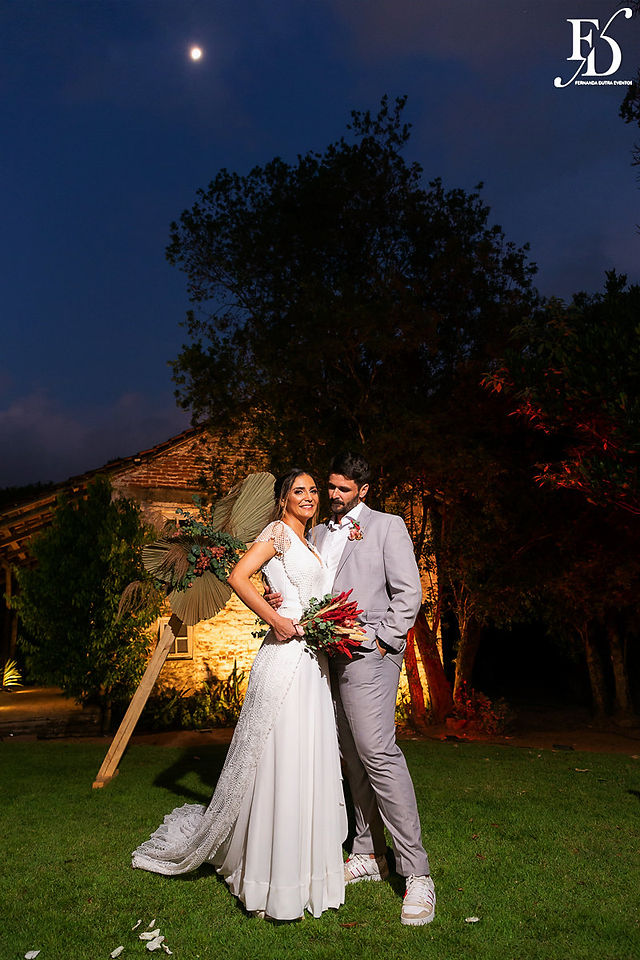 Casamento boho ao ar livre foi realizado na Casa na Chácara em Porto Alegre, com uma decoração em tons terrosos criada pela Life Eventos Especiais, uma empresa de cerimonialistas profissionais. Descubra como foi esse evento encantador, que contou com uma atmosfera aconchegante e descontraída