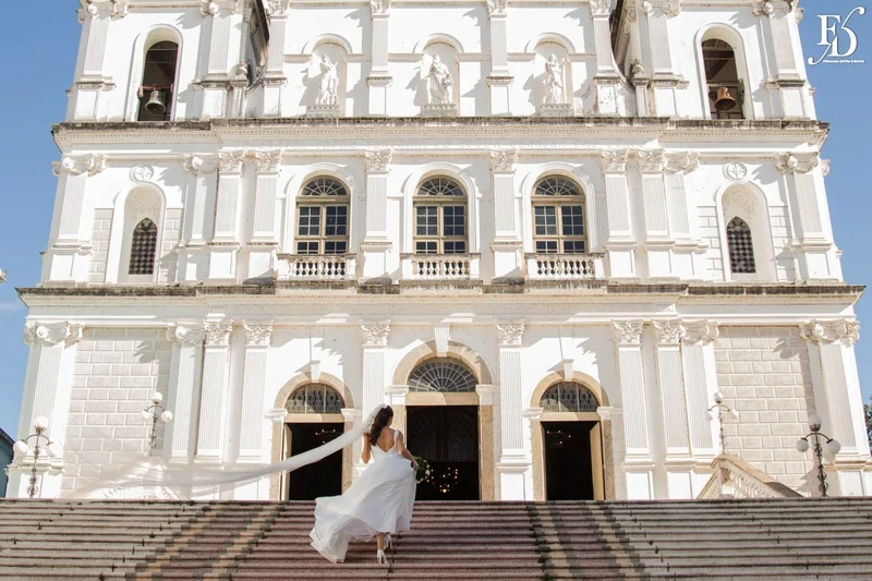 noiva na escadaria da igreja nossa senhora das dores