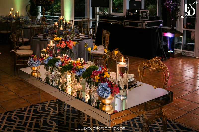 casamento diurno estilo destination wedding realizado em ivoti no interior do rs com cerimônia ao ar livre e recepção no salão principal do espaço da torre com decoração boho chic colorida botânica em tons de azul por life eventos especiais assessoria e cerimonial de casamentos em porto alegre