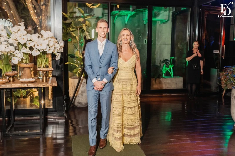 casamento no dry moments & drinks em porto alegre decoração moderna clean e sofisticada com copo de leite