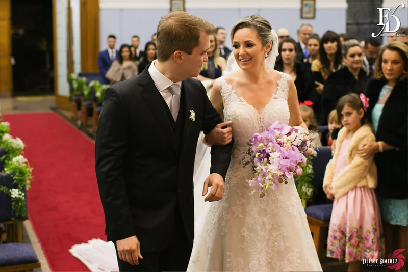casamento com cerimônia na casa vetro em porto alegre e cerimônia na igreja cristo bom pastor com decoração clean clássica sofisticada e contemporânea em branco verde prataria e cristais por life eventos esepciais cerimonialista wedding planner em porto alegre