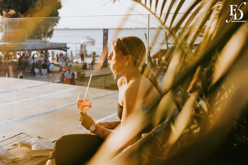 casamento realizado com almoço no le bistrot gourmet em porto alegre e após o almoço celebração de casamento no eat kitchen embarcadero com uma vista fantástica do rio guaíba um por-do-sol de cinema por life eventos especiais