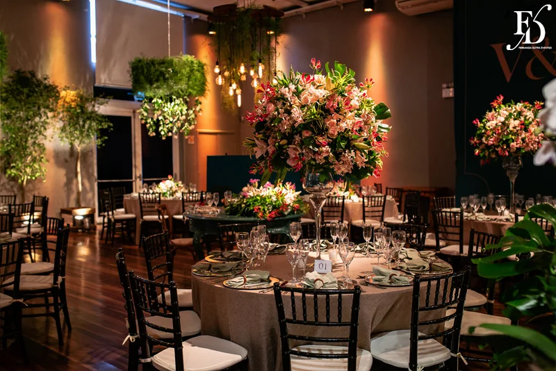 casamento com cerimônia na igreja santa teresinha do menino jesus e festa e recepção na casa vetro em Porto Alegre com organização e cerimonial de fernanda dutra da life eventos especiais cerimonialista em porto alegre